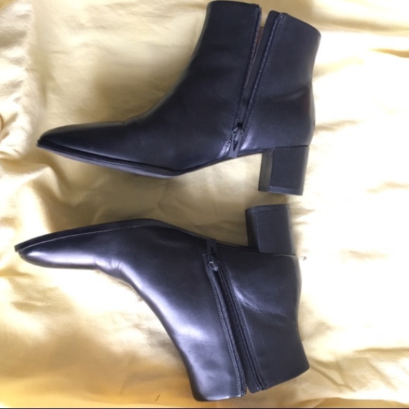 Via Spiga Vinson Block Heel Leather Ankle Boot - Picture 4 of 8